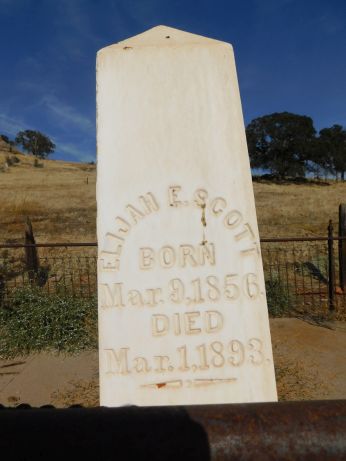 [Picture of Elijah Scott grave]